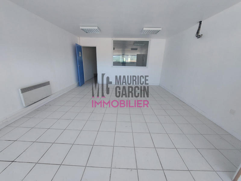 Entrepôt - 1 500 m²