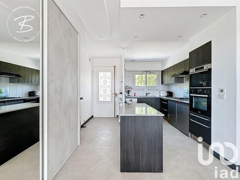 Maison - 180 m² - 9 pièces