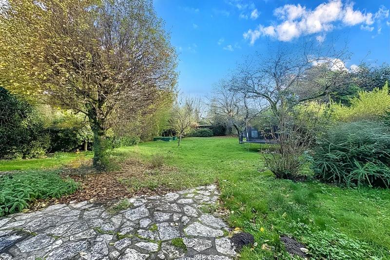 Maison - 247 m² - 8 pièces