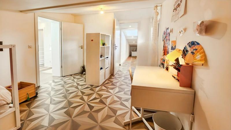 Villa - 437 m² - 14 pièces