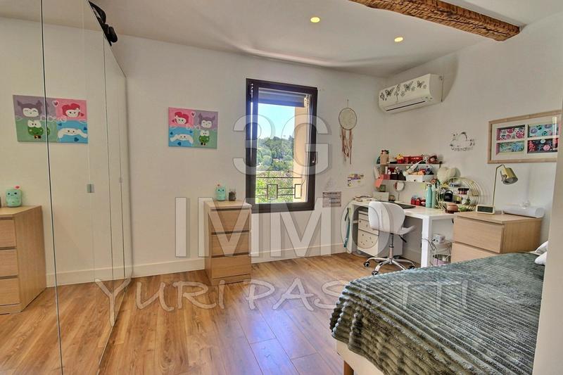 Villa - 260 m² - 6 pièces