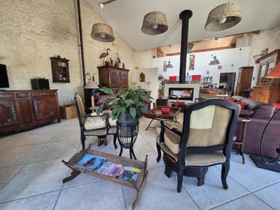 Maison - 362 m² - 8 pièces