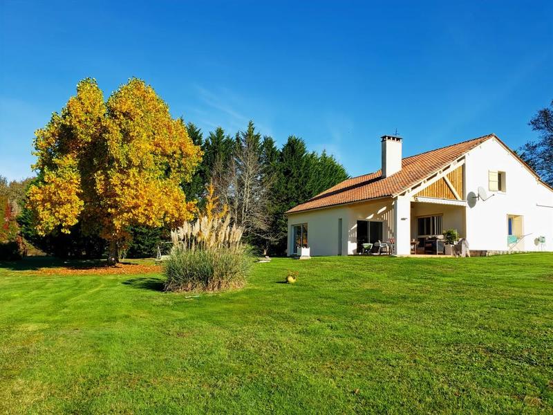 Maison - 220 m² - 6 pièces