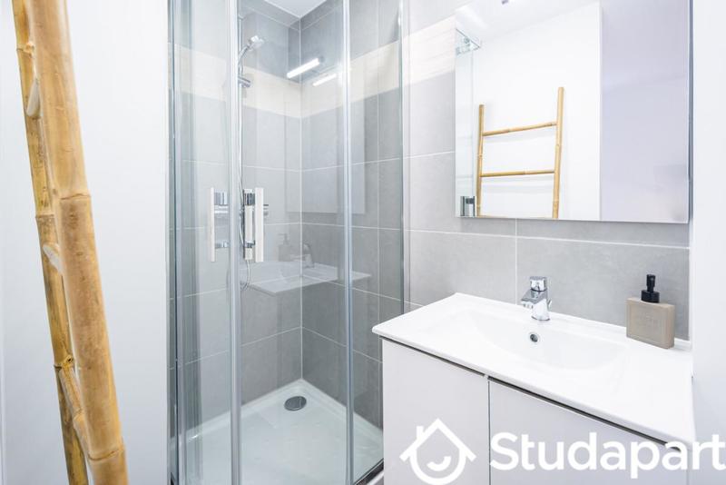 Chambre - 11 m² - 1 pièce