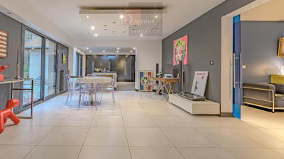 Maison - 400 m² - 8 pièces
