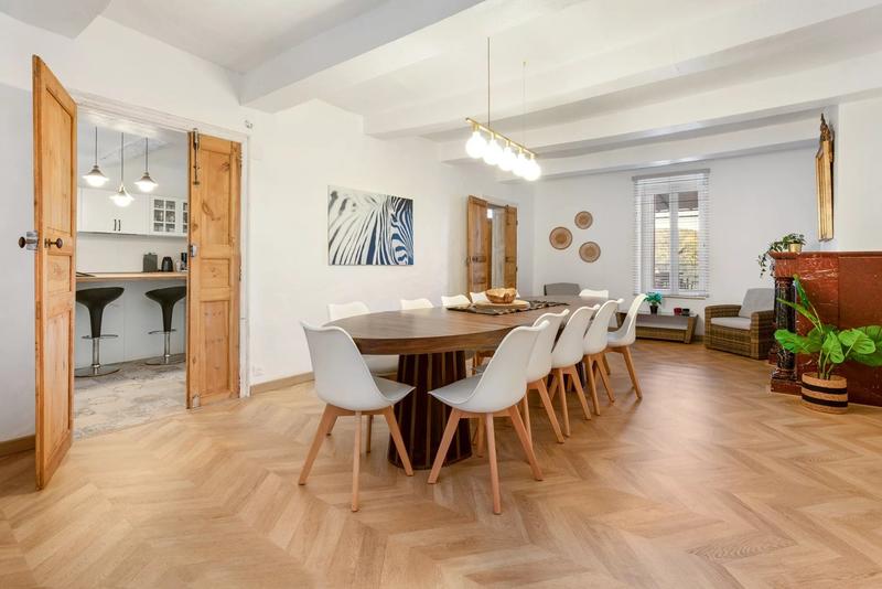 Maison - 330 m² - 10 pièces