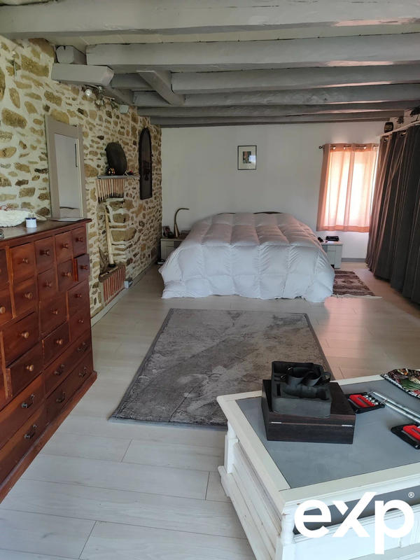 Maison traditionnelle - 225 m² - 7 pièces