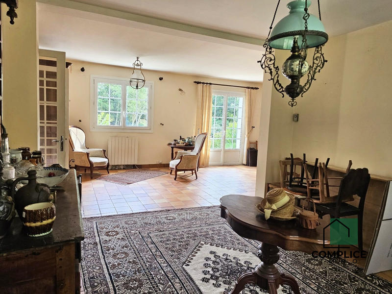 Maison traditionnelle - 160 m² - 6 pièces