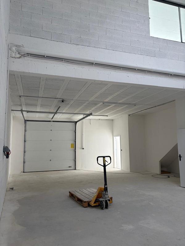 Entrepôt - 154 m²