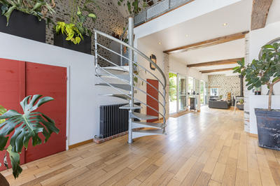 Maison - 300 m² - 11 pièces