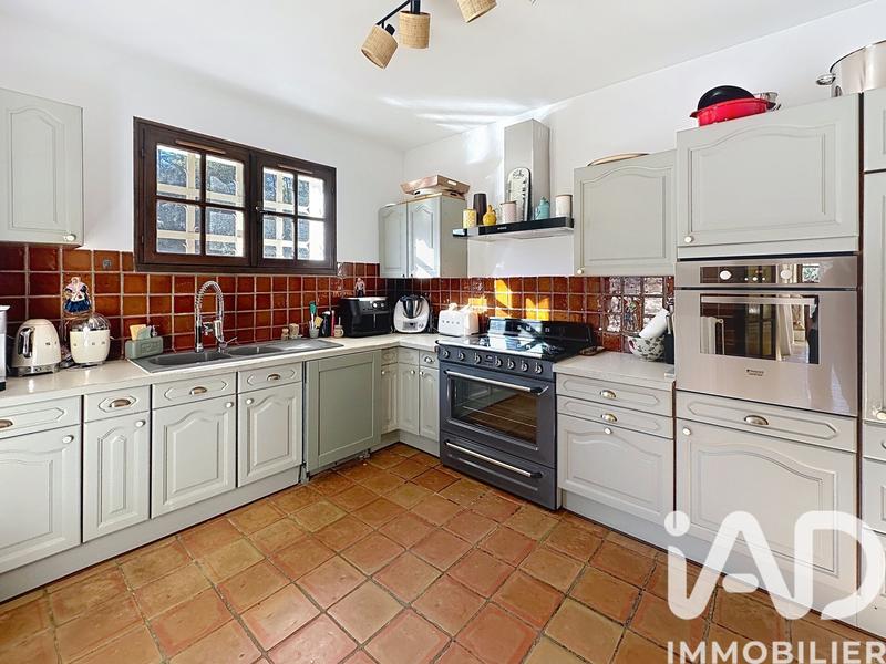 Maison - 230 m² - 8 pièces