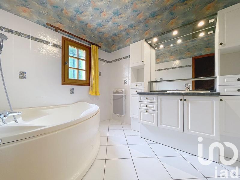 Maison - 239 m² - 10 pièces