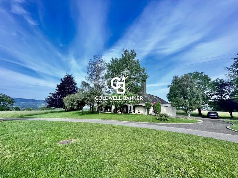 Maison - 250 m² - 7 pièces