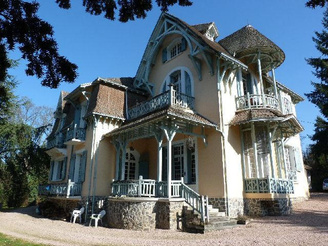 Maison - 326 m² - 8 pièces