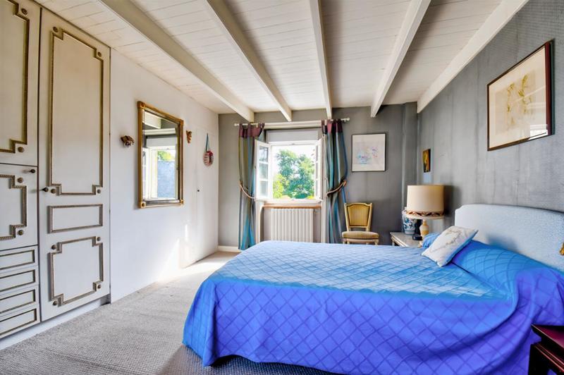 Maison - 180 m² - 8 pièces