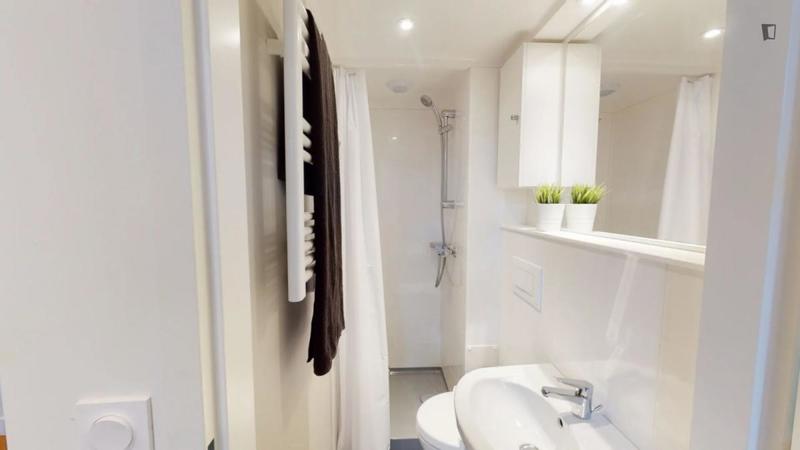 Chambre - 9 m² - 5 pièces