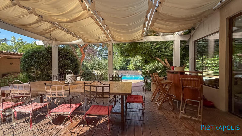 Villa - 310 m² - 9 pièces