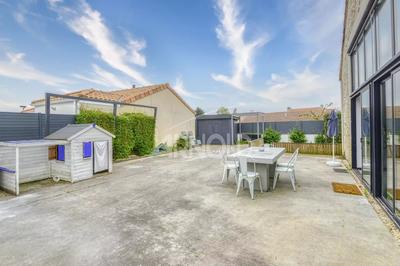 Maison - 220 m² - 9 pièces