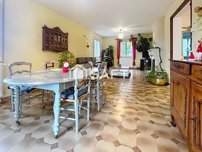 Maison - 230 m² - 8 pièces