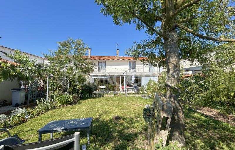 Maison - 247 m² - 9 pièces