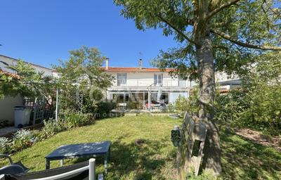 Maison - 247 m² - 9 pièces