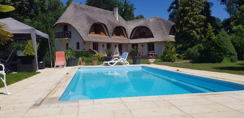 Maison - 250 m² - 8 pièces