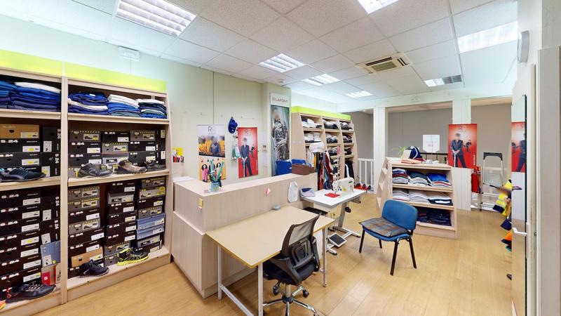 Local commercial - 270 m² - 7 pièces