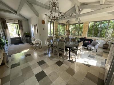 Propriété - 264 m² - 9 pièces