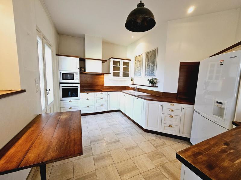 Maison - 200 m² - 8 pièces