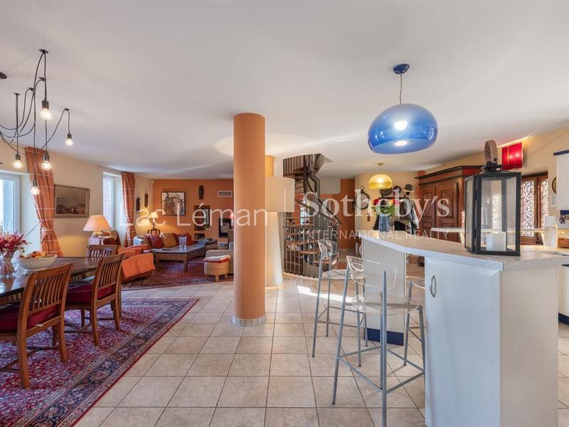 Maison - 306 m² - 7 pièces