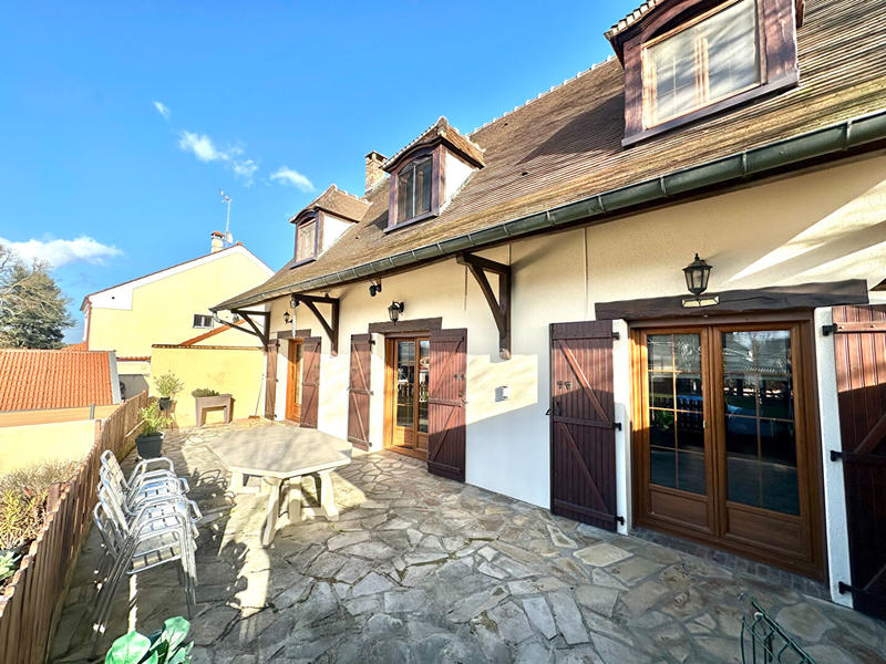 Maison - 180 m² - 9 pièces