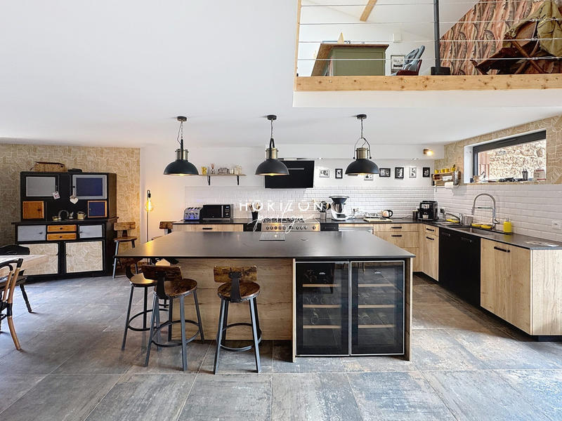 Maison ancienne - 540 m² - 13 pièces