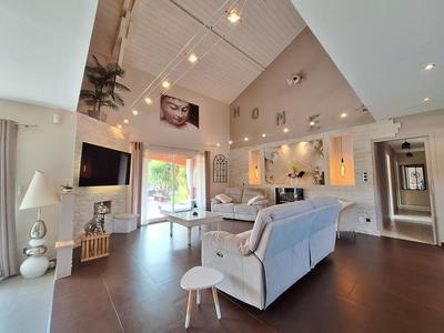 Maison - 250 m² - 2 pièces