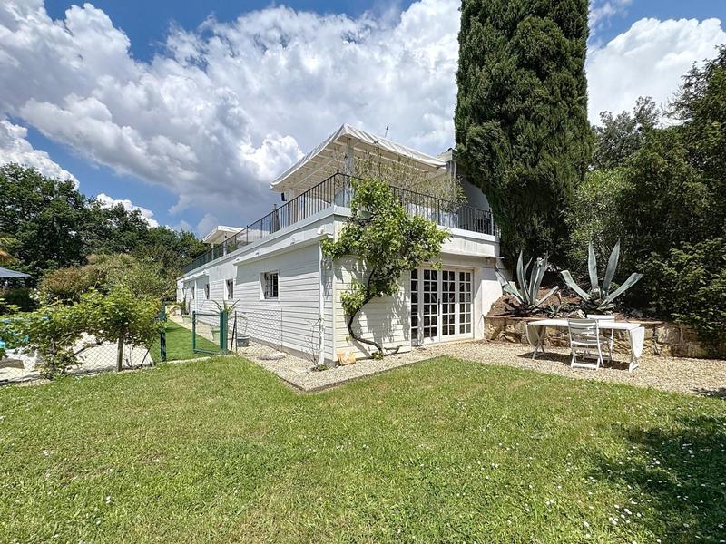 Villa - 360 m² - 7 pièces