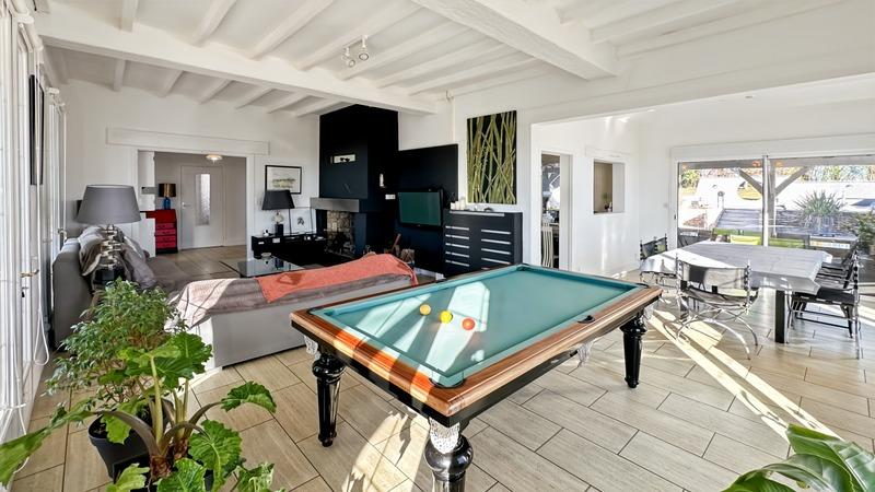 Maison - 205 m² - 6 pièces