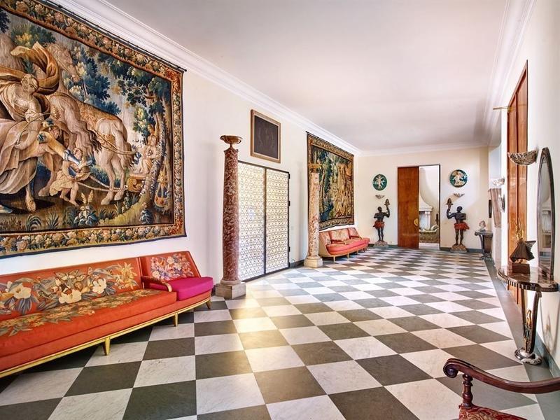 Maison - 2 850 m² - 30 pièces