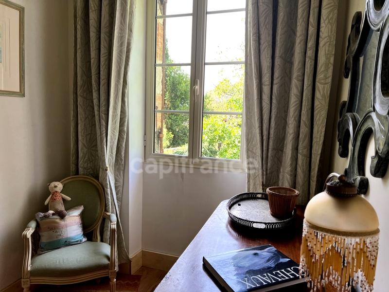 Propriété - 205 m² - 6 pièces