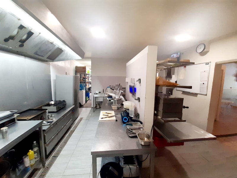 Magasins - 99 m² - 3 pièces