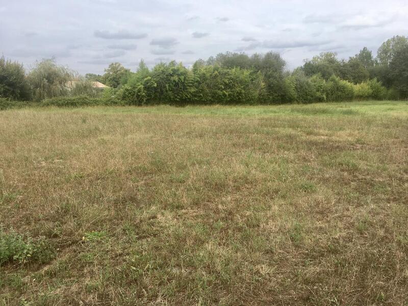 Terrain constructible - 697 m²