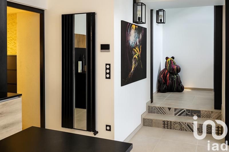 Maison - 250 m² - 8 pièces