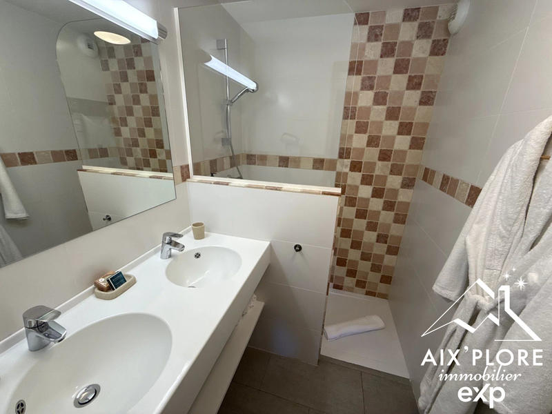 Châlet - 433 m² - 9 pièces