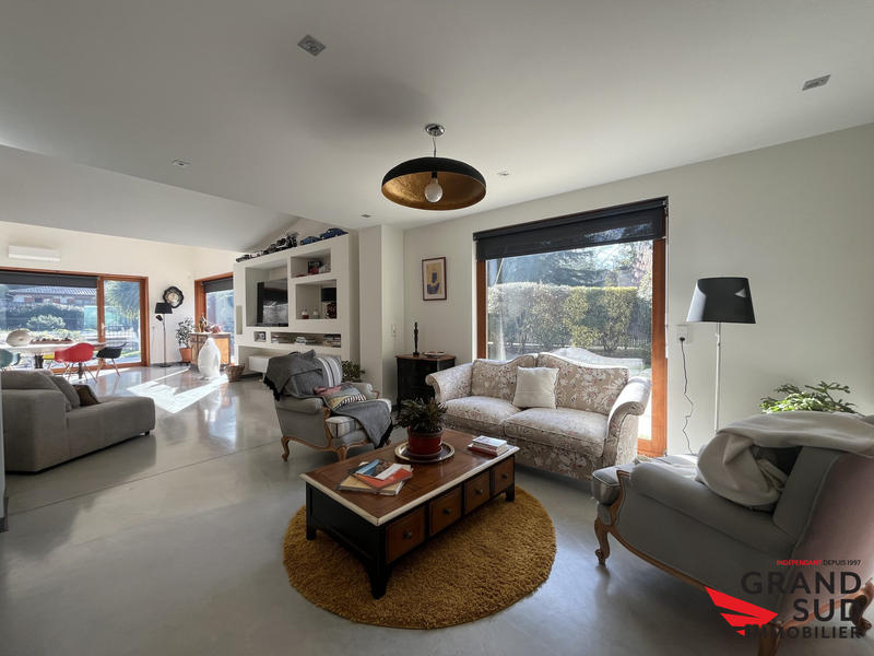 Maison - 237 m² - 8 pièces