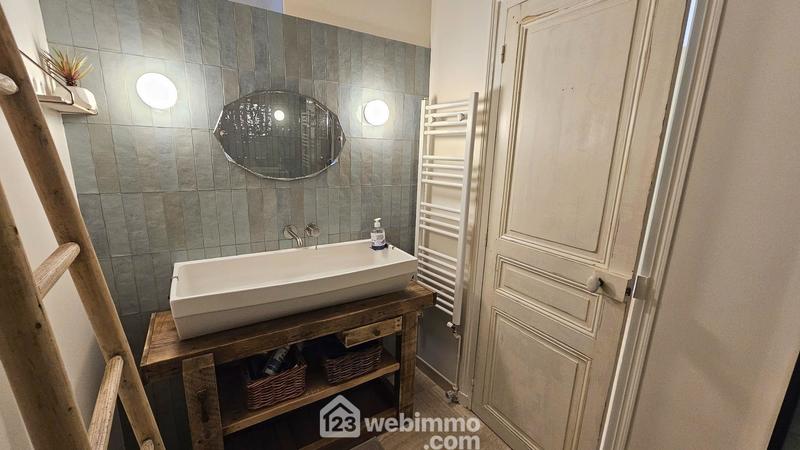 Maison - 235 m² - 9 pièces