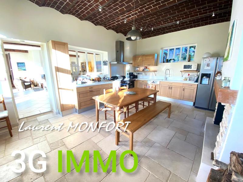 Corps de ferme - 250 m² - 8 pièces