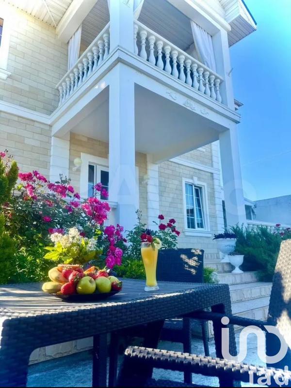 Maison - 270 m² - 7 pièces