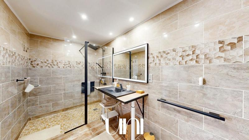 Maison - 587 m² - 11 pièces