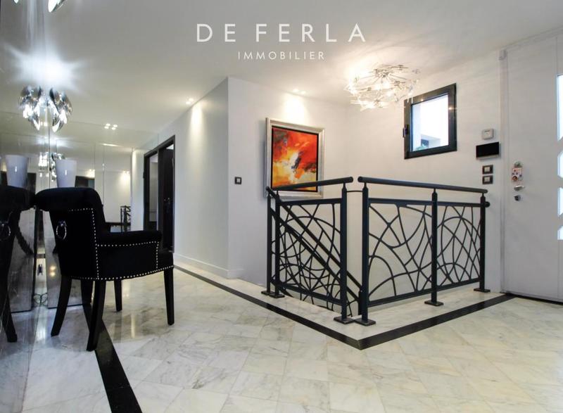 Demeure - 403 m² - 9 pièces