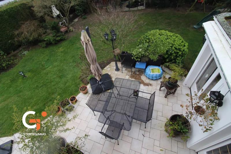 Propriété - 300 m² - 10 pièces