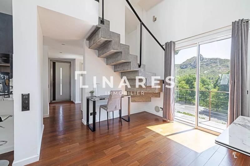 Maison - 239 m² - 6 pièces