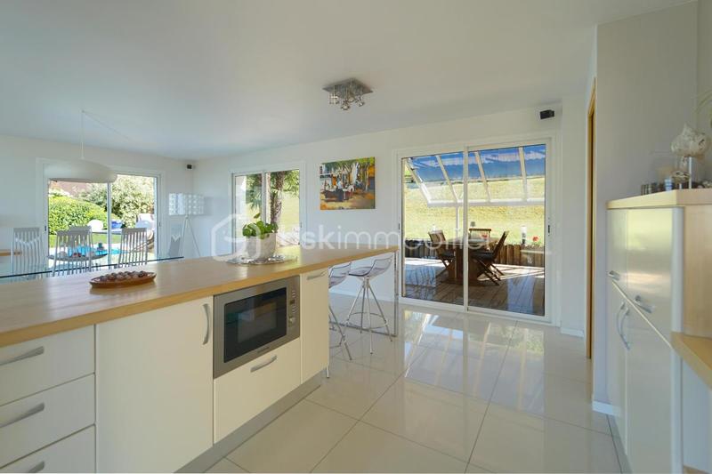 Demeure - 234 m² - 6 pièces